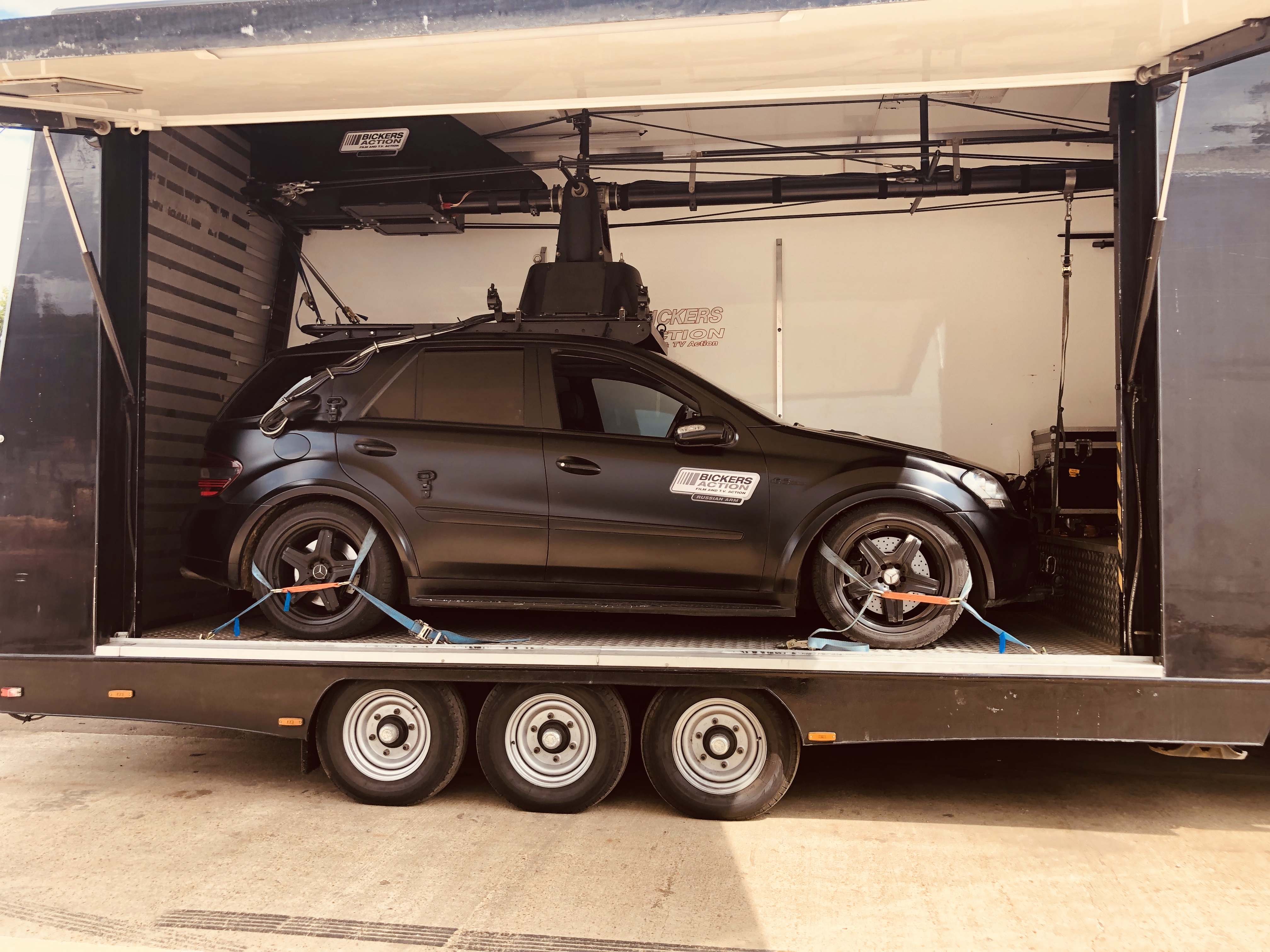 Russian Arm with Stealth ML 63 Tracking Car Bickers Action